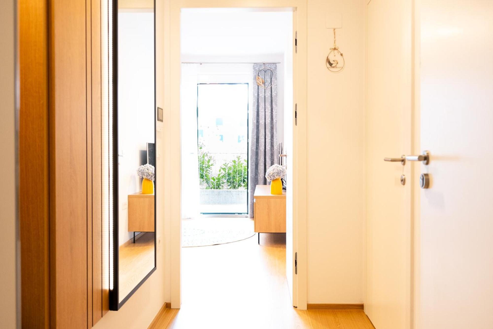 Masarykova Residence - Modern 1-Bedroom In City Center & Free Parking 卢布尔雅那 外观 照片