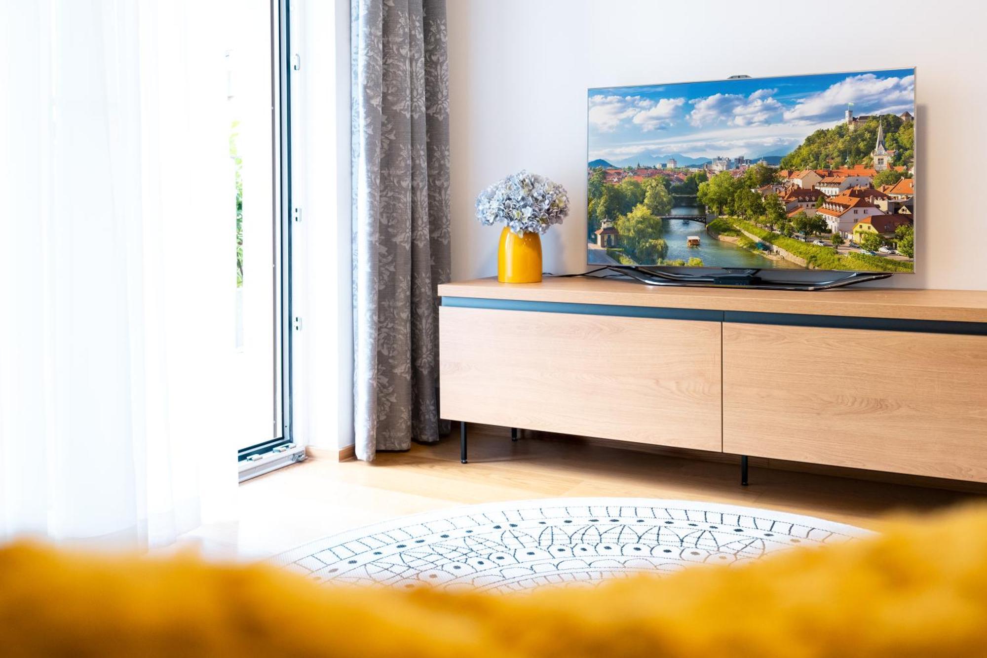 Masarykova Residence - Modern 1-Bedroom In City Center & Free Parking 卢布尔雅那 外观 照片